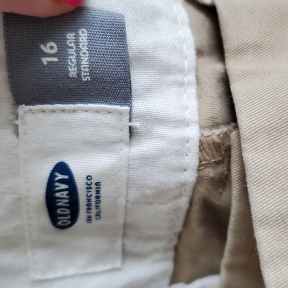 Old Navy Khaki Shorts - Picture 5 of 5